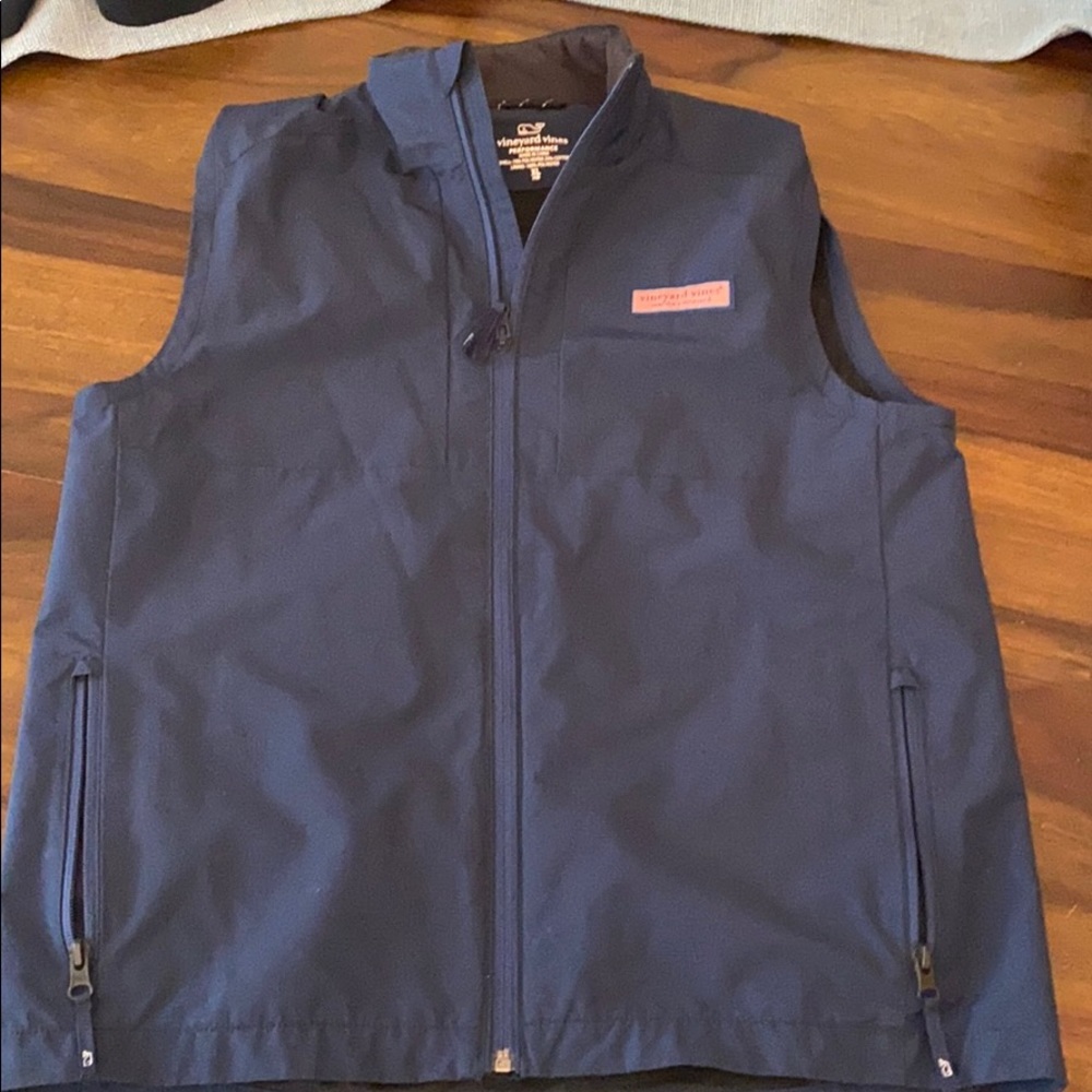 EUC Boys’ Vineyard Vines vest size XL (18)